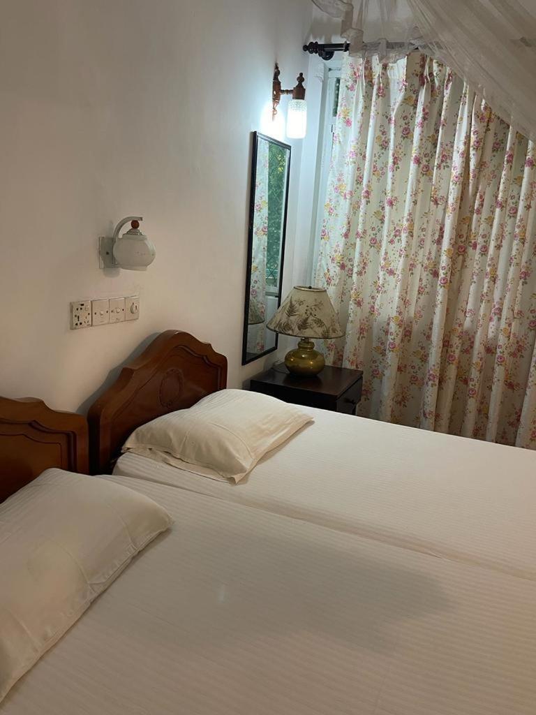 Kandy Inn Madugalle'S Family Guest House Buitenkant foto