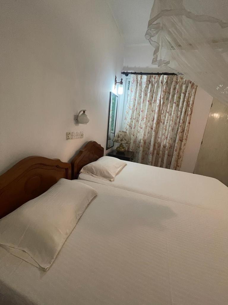 Kandy Inn Madugalle'S Family Guest House Buitenkant foto