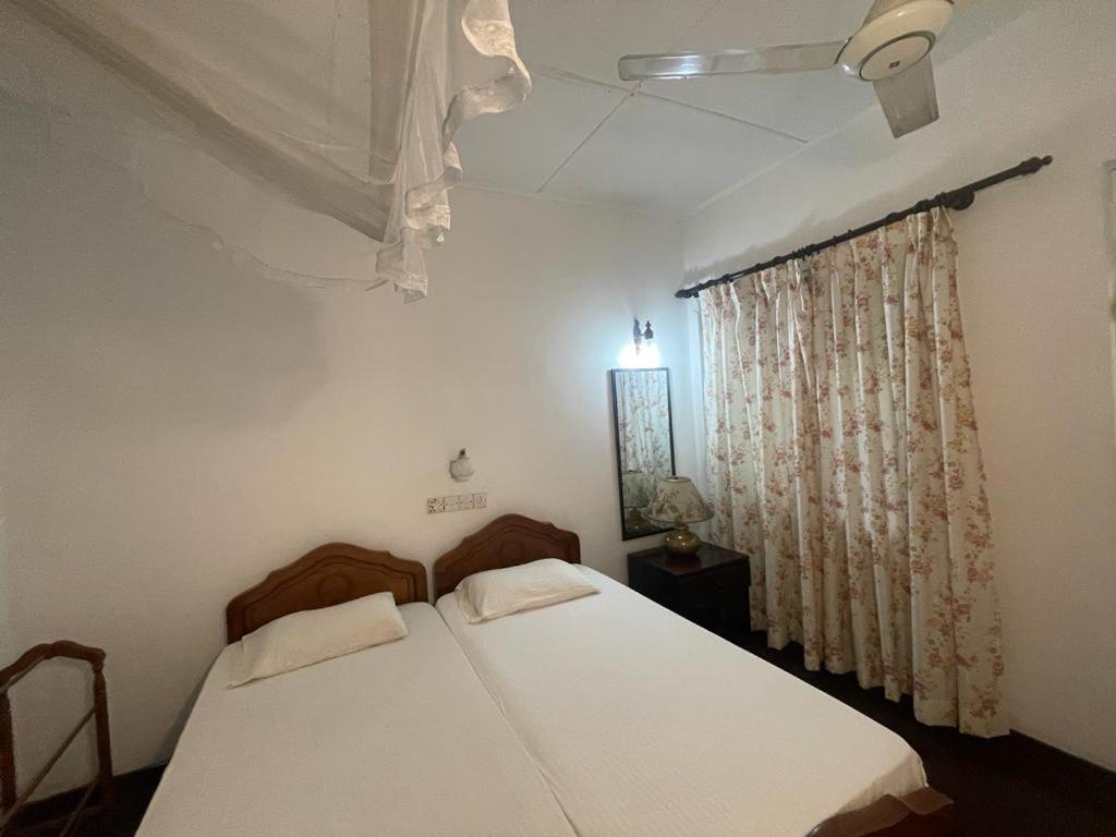 Kandy Inn Madugalle'S Family Guest House Buitenkant foto