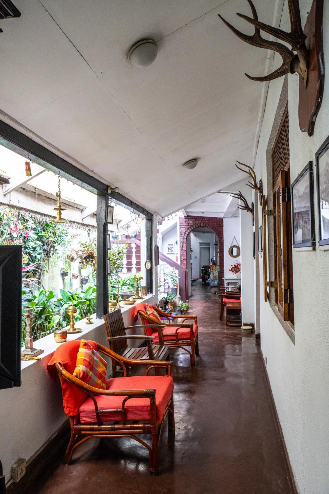 Kandy Inn Madugalle'S Family Guest House Buitenkant foto