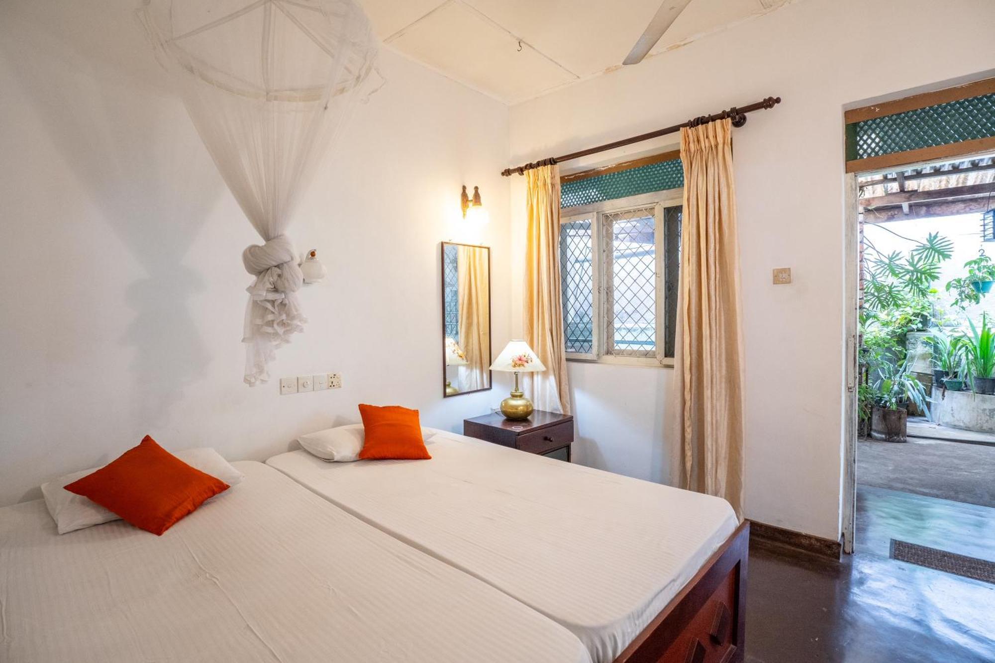 Kandy Inn Madugalle'S Family Guest House Buitenkant foto