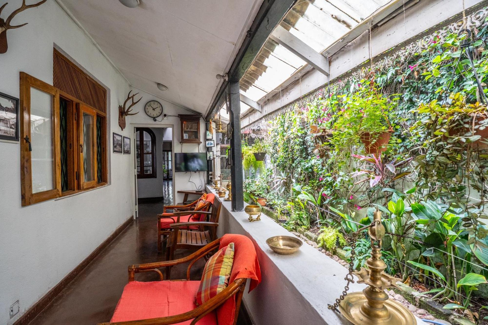 Kandy Inn Madugalle'S Family Guest House Buitenkant foto