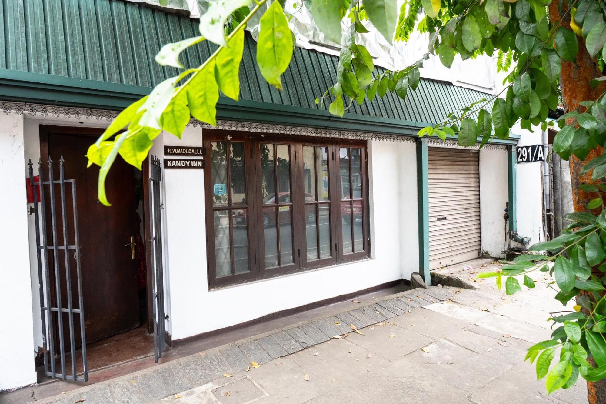 Kandy Inn Madugalle'S Family Guest House Buitenkant foto
