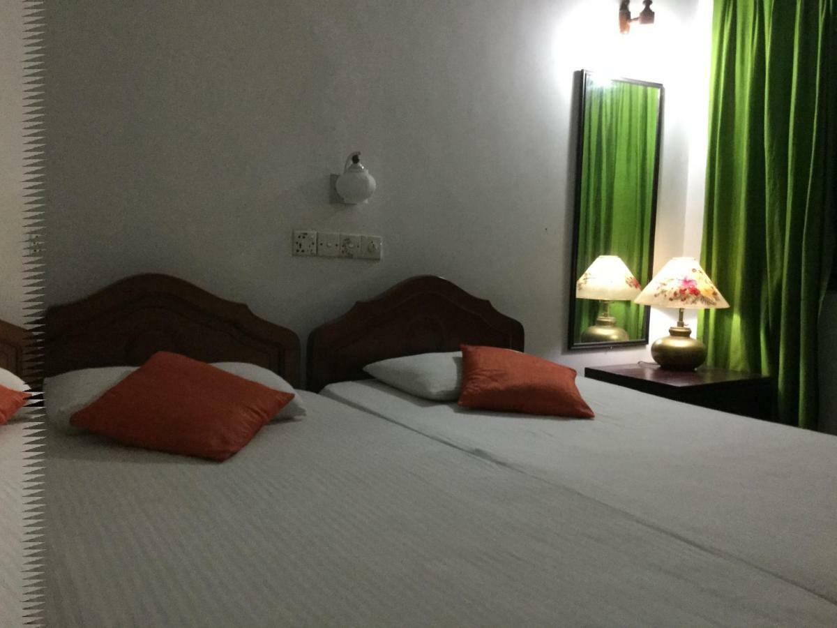 Kandy Inn Madugalle'S Family Guest House Buitenkant foto